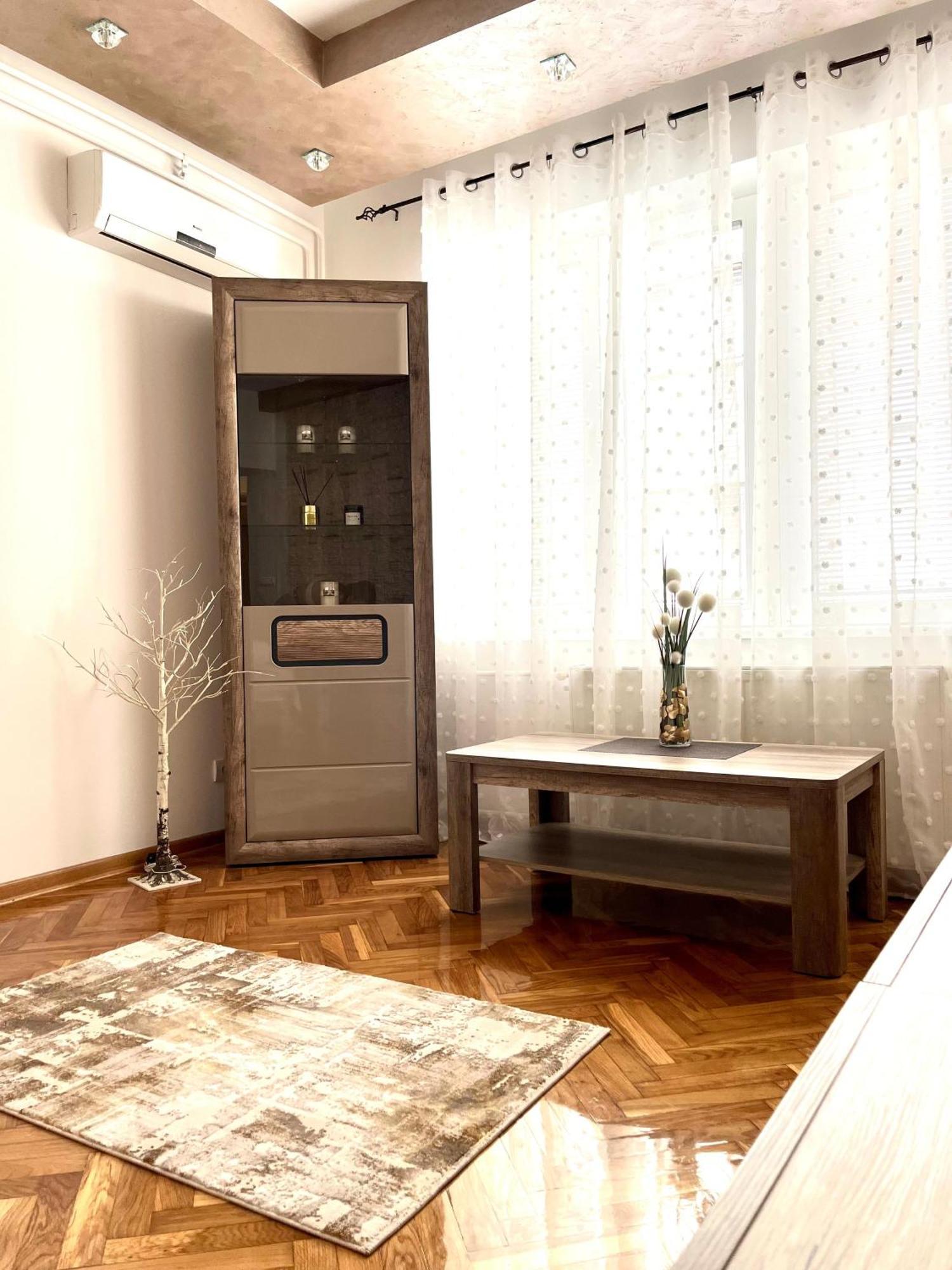 Lumo Apartamento Ni Exterior foto